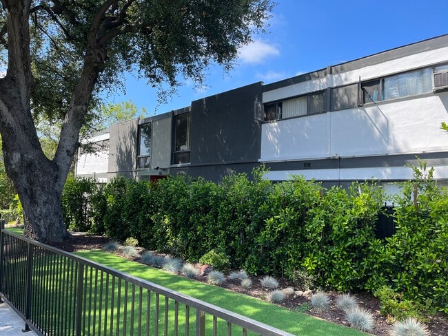 Building Photo - 144 S Avenue 55