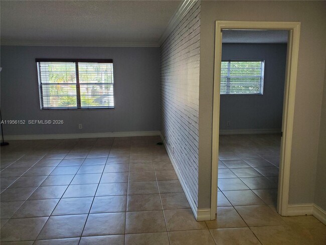 Foto del edificio - 1300 Moffett St