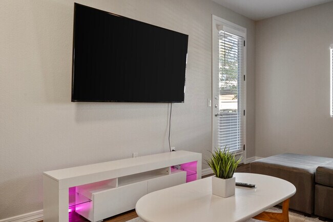 Building Photo - 15 W Villa Rita Dr