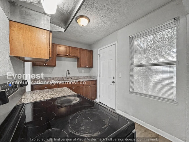 Building Photo - 1417 Claudia Spencer St