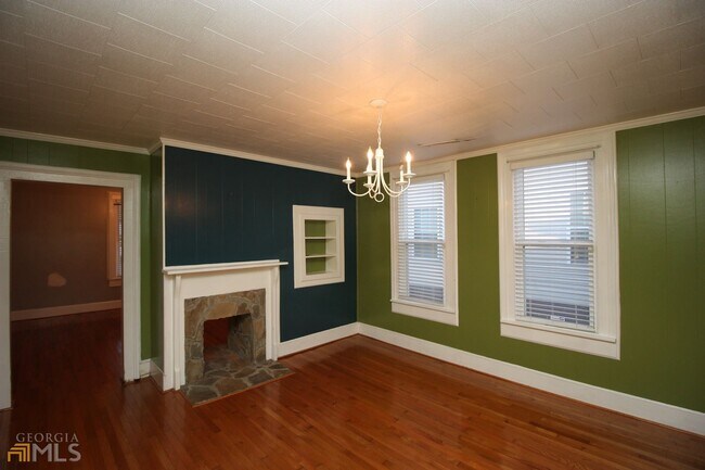 Building Photo - 305 Alford St