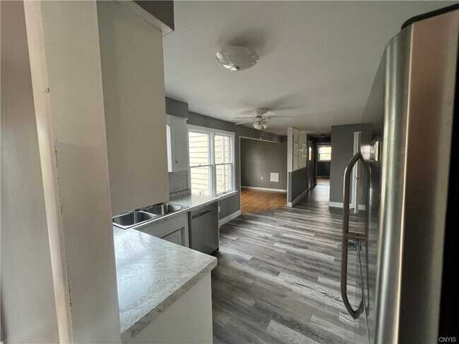 Foto del edificio - 417 Blueberry Ln
