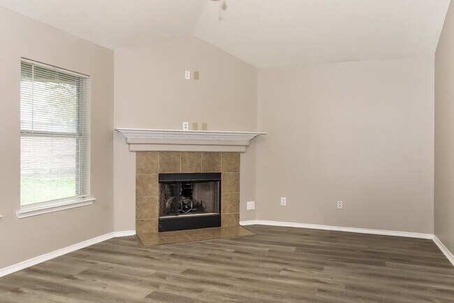 Foto del edificio - 7407 Blossommist Ln