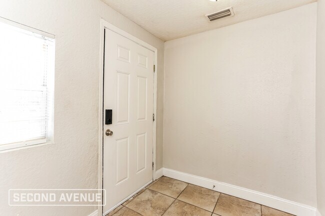 Foto del edificio - 2121 Broadway Ave