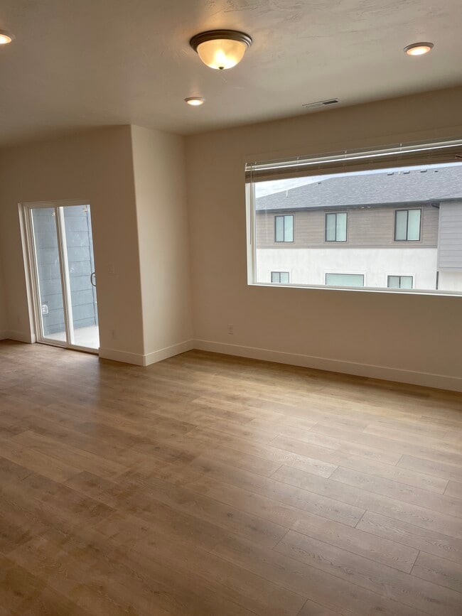 Building Photo - 551 S 1020 W