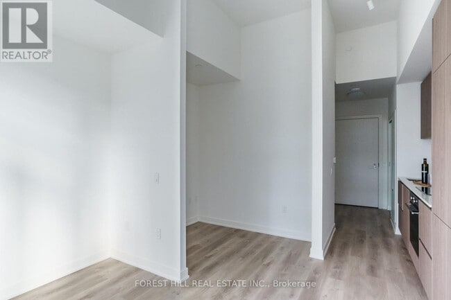 Photo du bâtiment - 110 Broadway Ave