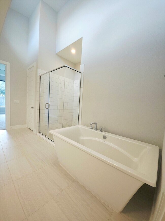 Foto del edificio - 15822 Pilot Knob Dr