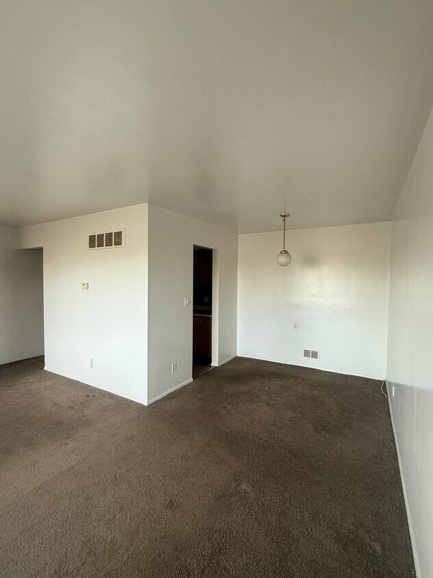 Foto del edificio - 21119 Hayes Ave