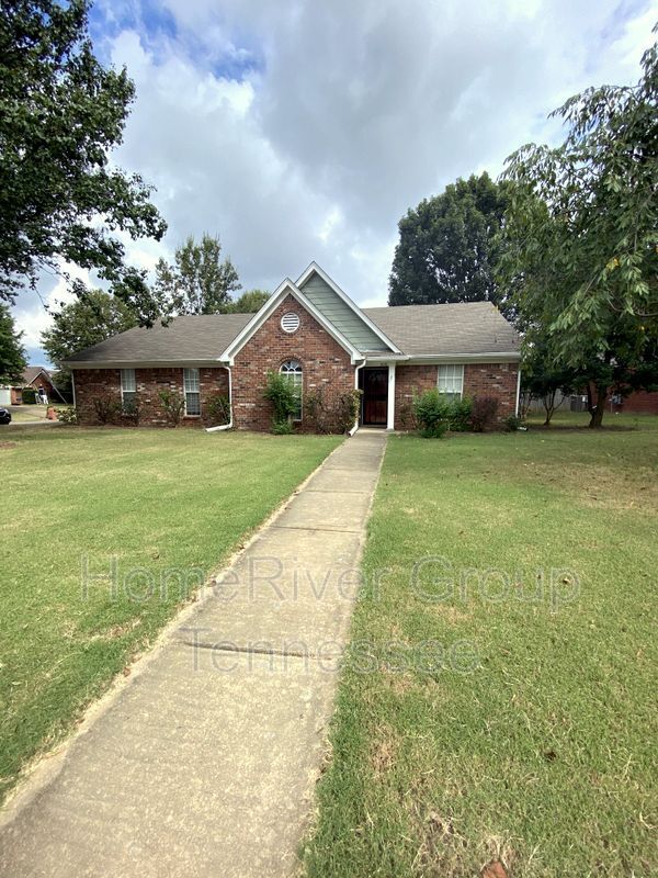 Primary Photo - 1600 Saddle Ln