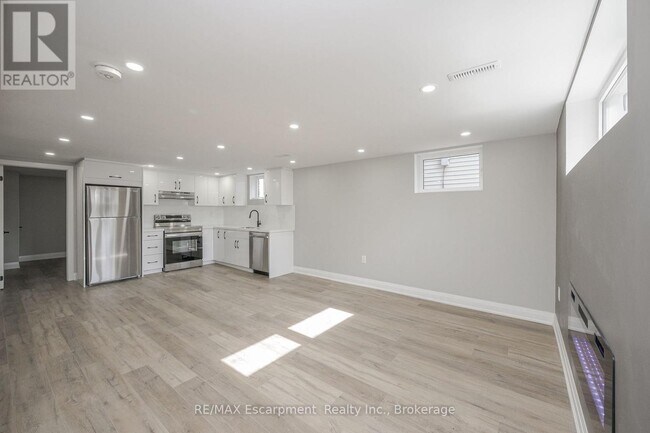 Photo du bâtiment - 144 E 44th St