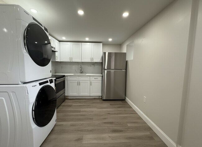 Foto del edificio - 6900 Cedar Park Ave