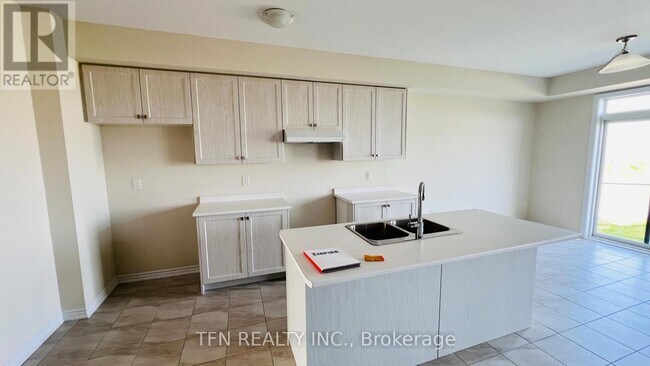 Photo du bâtiment - 370 Barker Pkwy