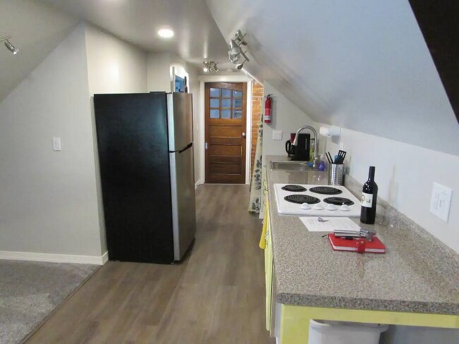 Kitchenette - 604 Market St