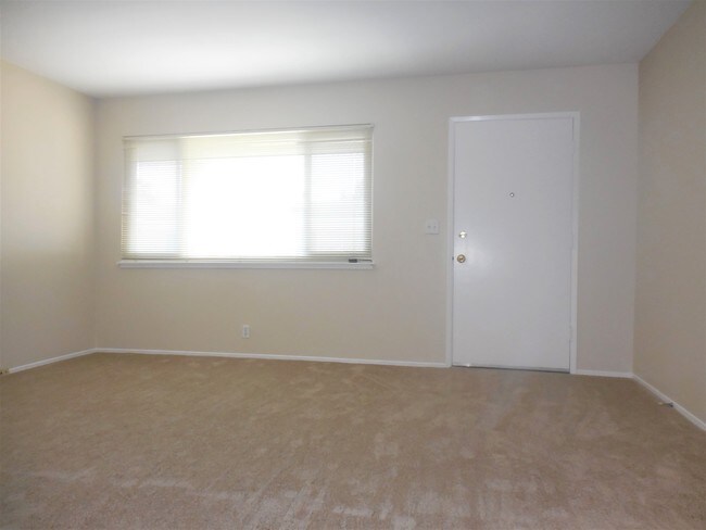 Building Photo - 1445 Ebener St