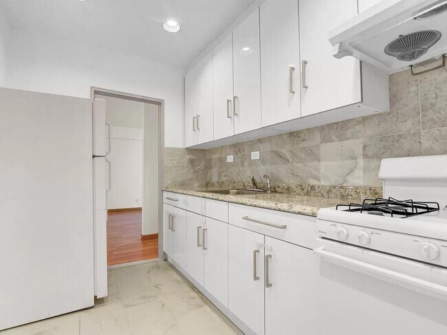 Foto del edificio - 138-12 28th Rd