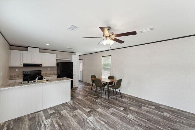 Foto del edificio - 17 Bradley Ln