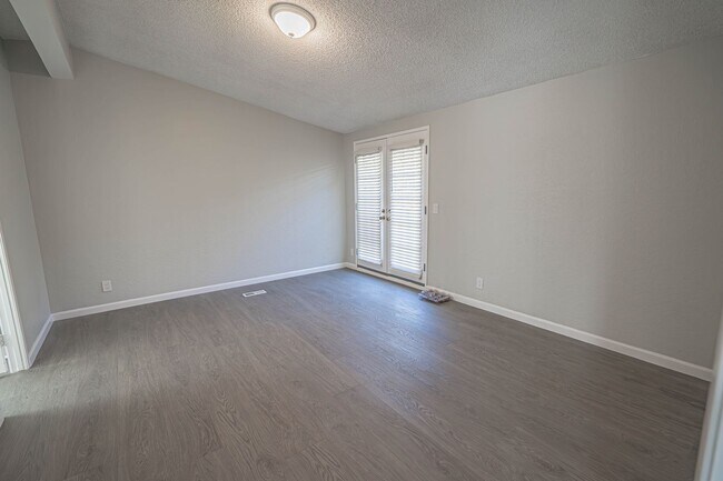 Foto del edificio - Charming 3-Bedroom Home with Remodeled Kitchen in Castaic!