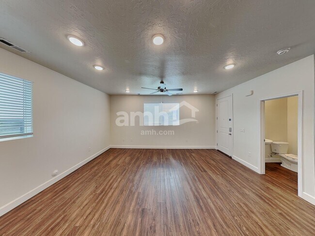 Foto del edificio - 6768 N Silver Gate Dr