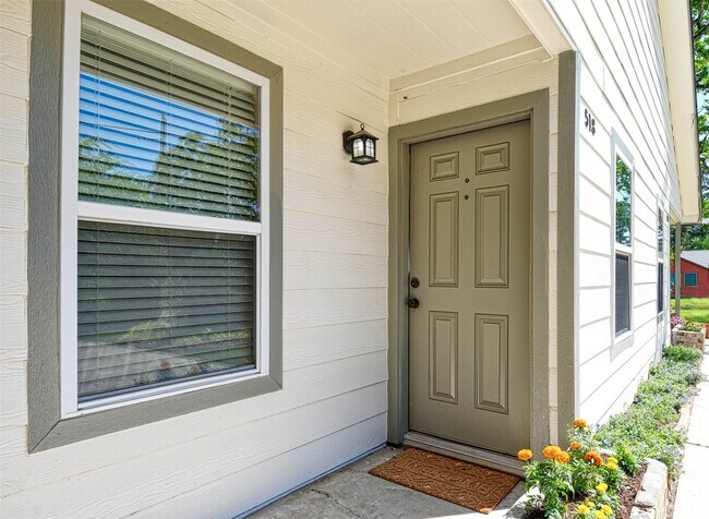 Foto del edificio - 518 Moore St