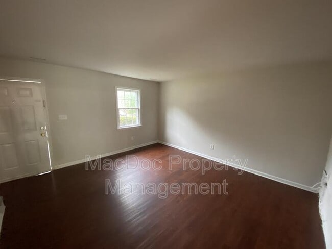 Foto del edificio - 719 Olde Greenwich Cir