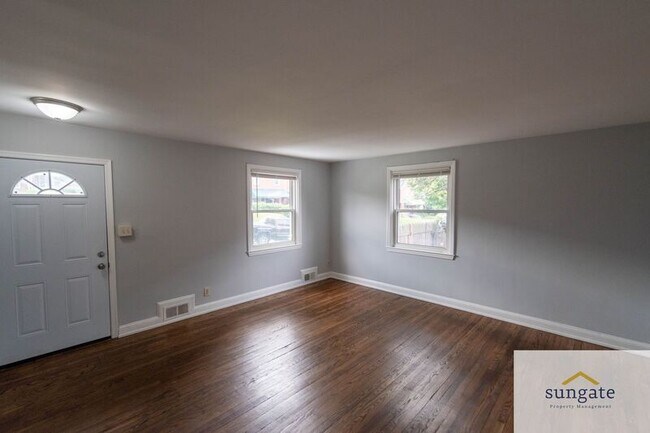 Foto del edificio - 831 N Chapel Gate Ln