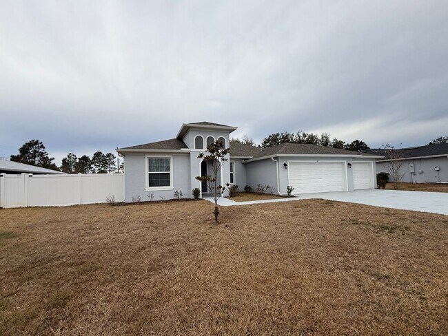 Foto del edificio - Beautiful 4 bedroom 2 bathroom home