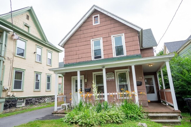 Building Photo - 715 S Beech St