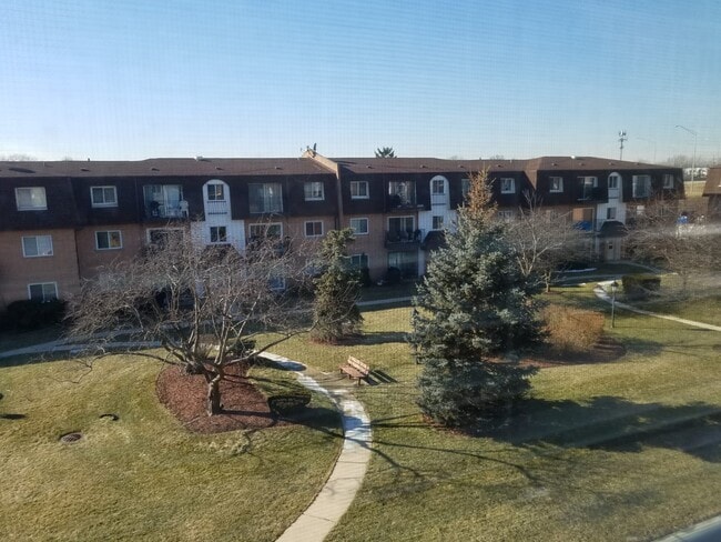 Building Photo - 9480 Bay Colony Dr