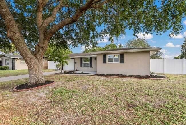 Foto del edificio - Nicely Remodeled & Updated 3 Bedroom 2 Bat...