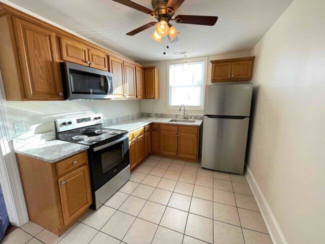 Building Photo - 2212 Bailey Dr