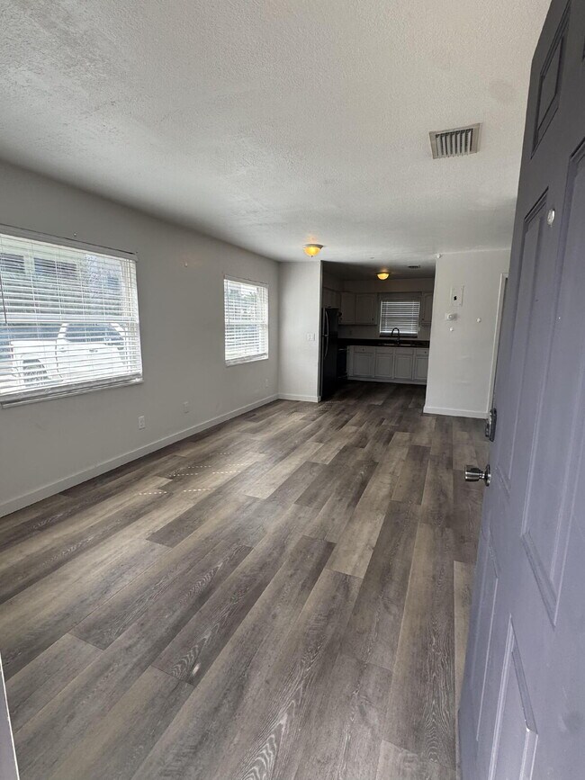 Foto del edificio - 1711 W Carmen St