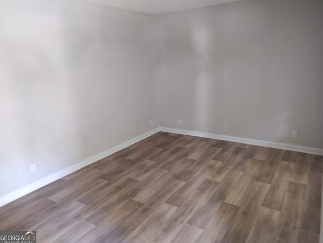 Foto del edificio - 1931 Karen Cir