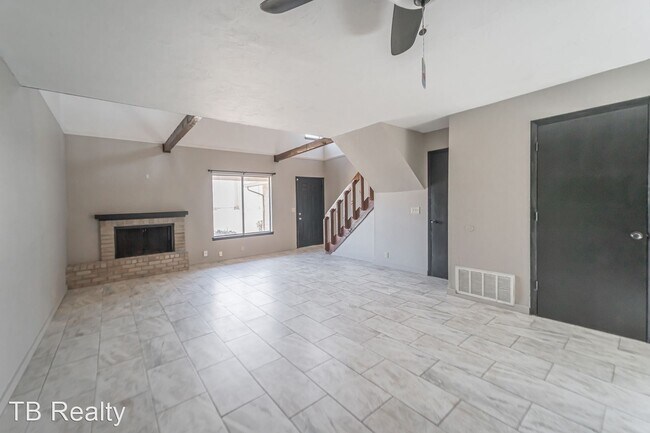 Building Photo - 2 br, 1.5 bath House - 9629 Hefner Village...