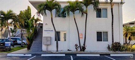 Building Photo - 711 NE 2nd Ave