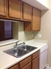 Building Photo - 2025 Augusta Dr
