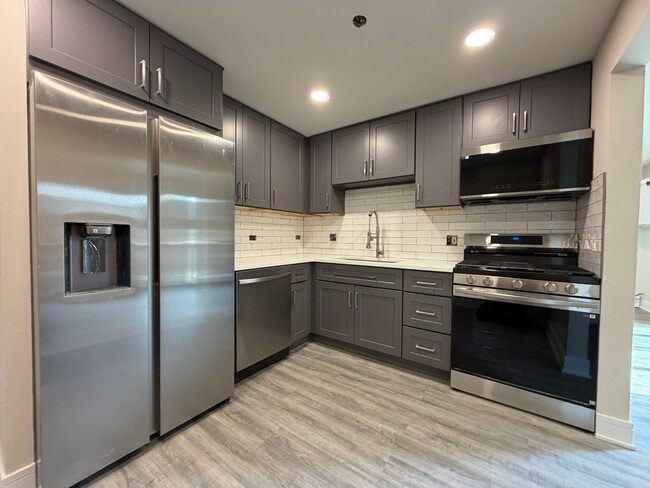 Building Photo - 5525 N Chester Ave