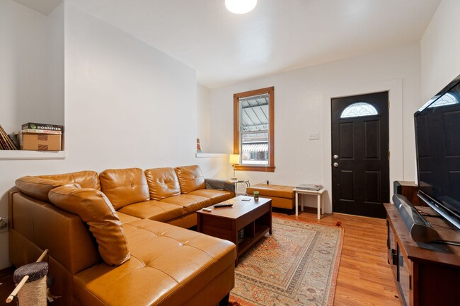 Foto del edificio - Beautiful 2 bed, 2 bath, Amazing Millvale ...