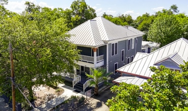 Building Photo - 118 Delaware St