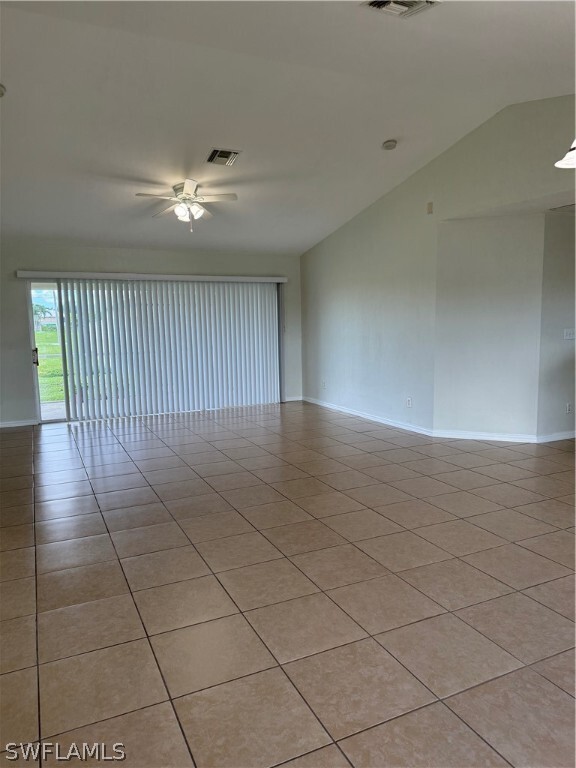 Foto del edificio - 1624 Kismet Pkwy E