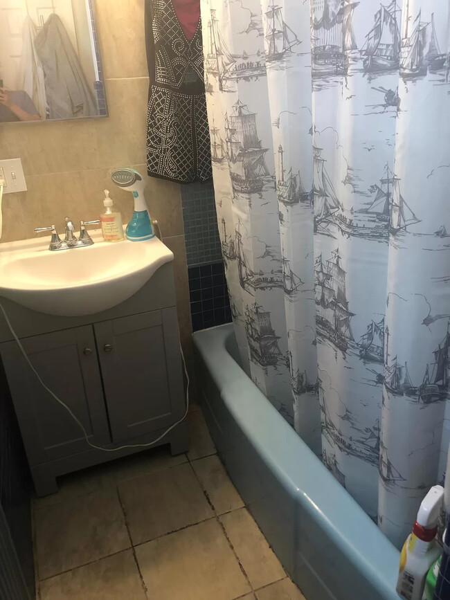 Bathroom - 1434 Snyder Ave