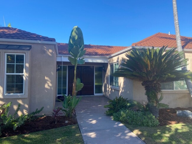 Building Photo - Beautiful, Updated 3 Bed/2 Bath in Highly Desired San Carlos!