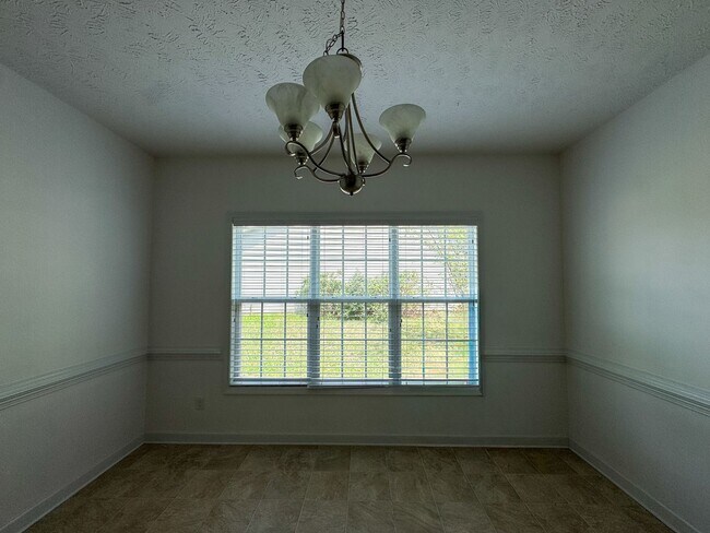 Foto del edificio - Lovely 4 Bed 2 Bath Home in Westgate