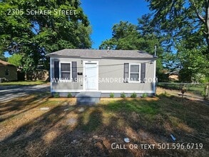 Building Photo - 2305 Schaer St