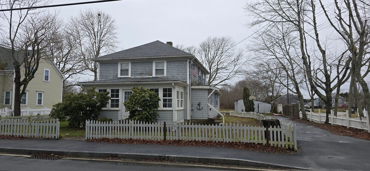 Primary Photo - Year Round 5+ Bedroom in Hyannis