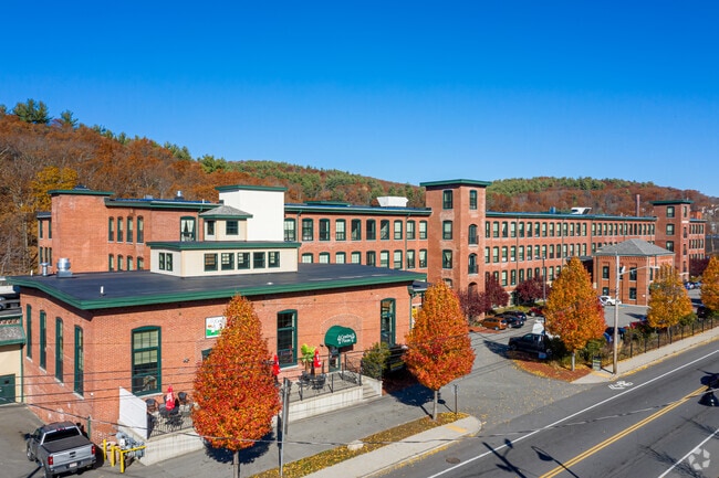 Building Photo - Riverside Commons