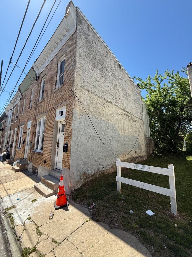 Building Photo - 27 E Rittenhouse St