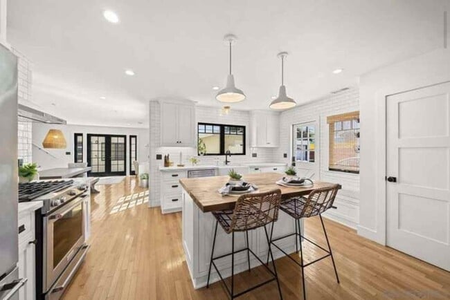 Building Photo - 229 Carnation Ave