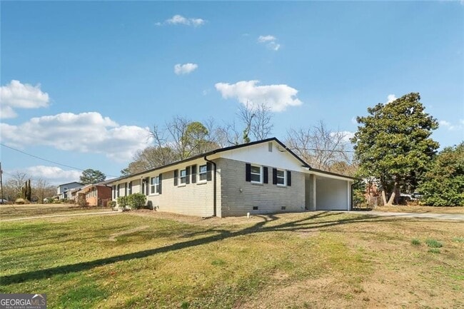 Building Photo - 2219 Lisa Dr SE