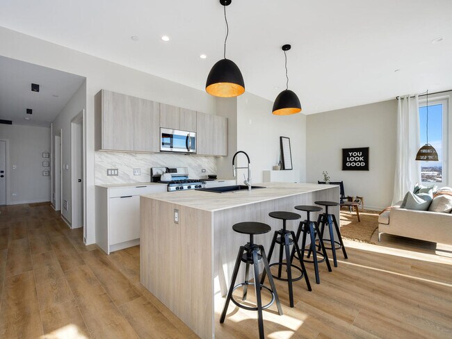 Foto del edificio - 6336 W Belmont Ave