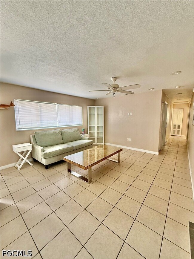 Foto del edificio - 7313 Lobelia Rd